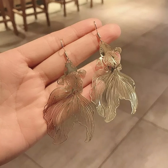 Goldfish laser cut gold sheet drop earrings - Picture 3 of 4